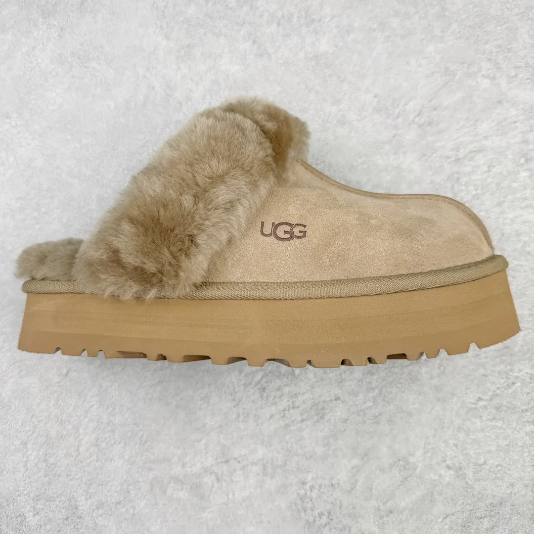 Pick up locally 💰520 UGG 2550 Star thick-soled autumn and winter sheep fur integrated snow boots. All shoes are made from ZP. Longfeng A-grade Australian imported sheep fur integrated brand OEM production line. Fully follow the ZP process. OEM original pattern maker adheres to the principle of no original shoes and no development selection. Pay attention to every detail. The most authentic TREADLITE "light wing" technology outsole on the market. Lightweight/durable/flexible/pile size: 35 36 37 38 39 40 Coding: by2936060